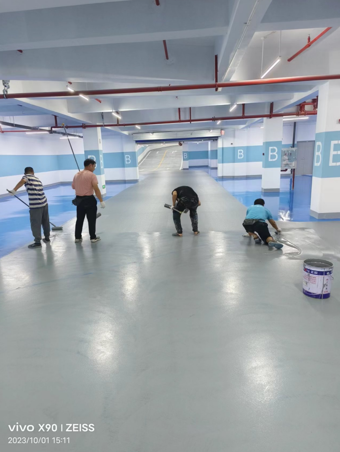 湖南長(zhǎng)沙平吉上苑地下車(chē)庫(kù)地坪漆施工